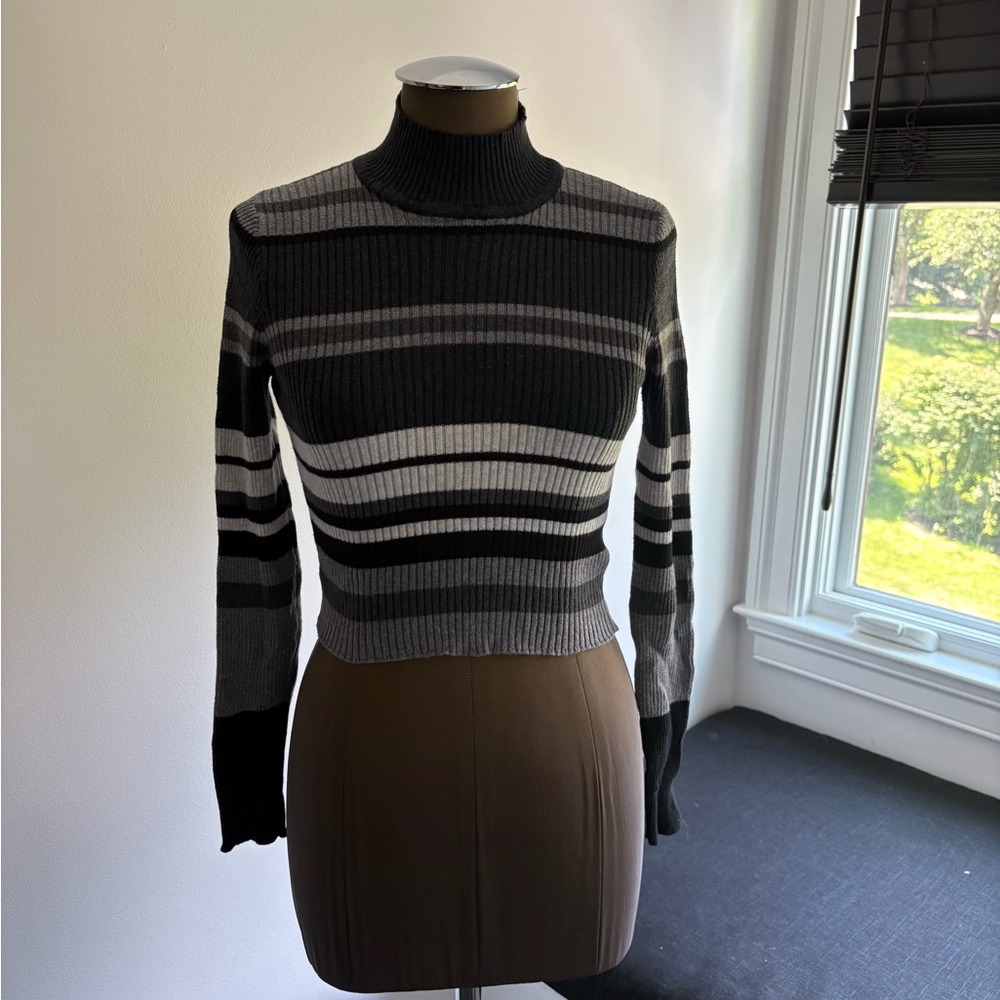 Brandy Melville Black and Gray Turtleneck Sweater